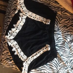 Super cute black and white shorts